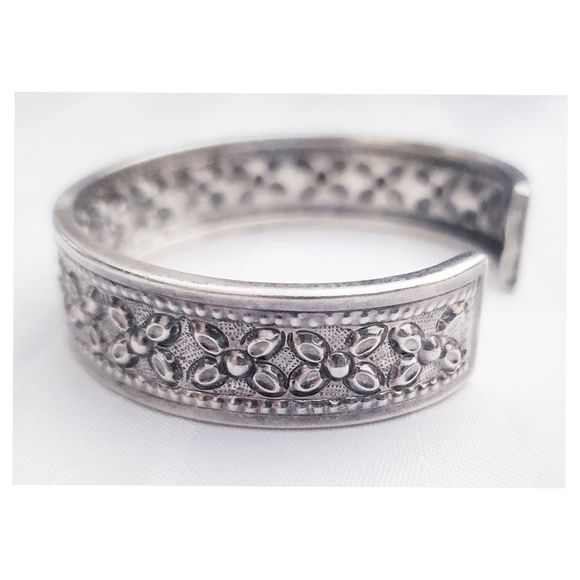 Vintage 925 Sterling Silver Flower embossed Art Deco Cuff Bangle 30 gram - Picture 4 of 13